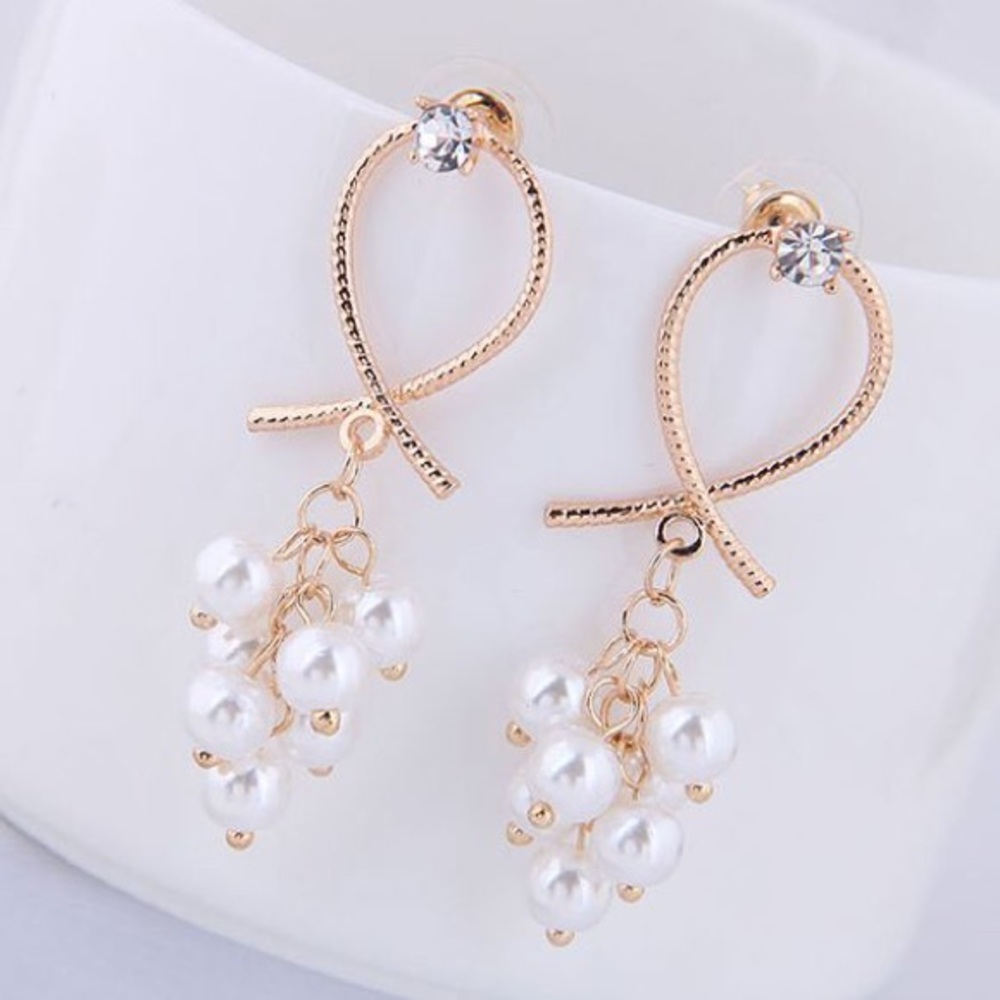 Water droplet man-made pearl earrings